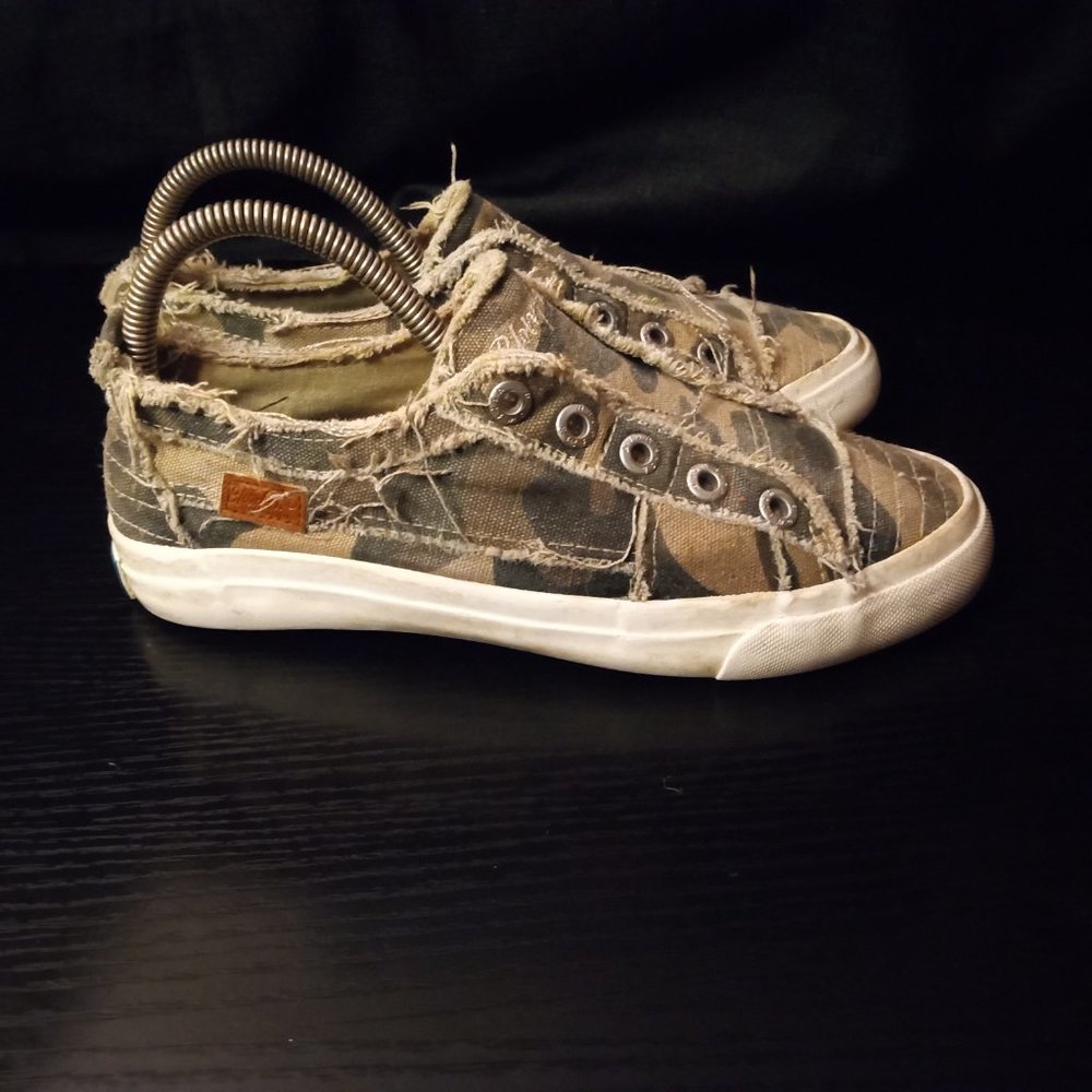 Blowfish Malibu MARIACHI Slip on Sneakers Size 7.5
